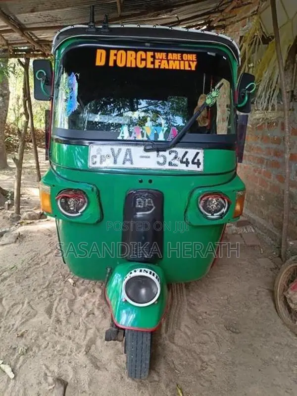 Bajaj RE 2010
