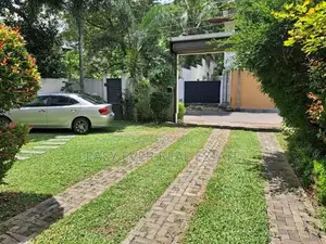 LUXURY FAMILY HOME IN THALAWATHUGODA