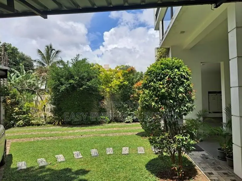 LUXURY FAMILY HOME IN THALAWATHUGODA