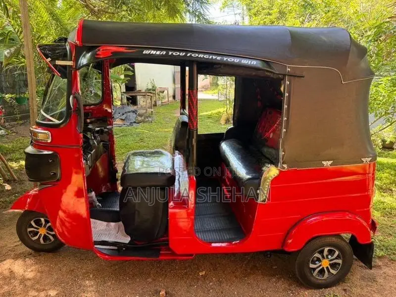 Bajaj RE 2015
