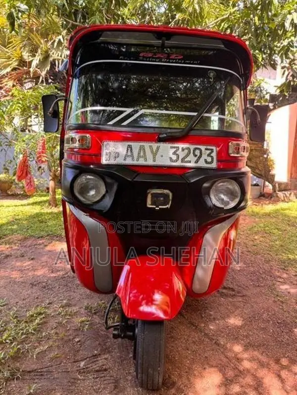 Bajaj RE 2015