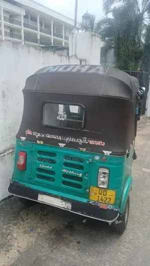 Bajaj RE 2010