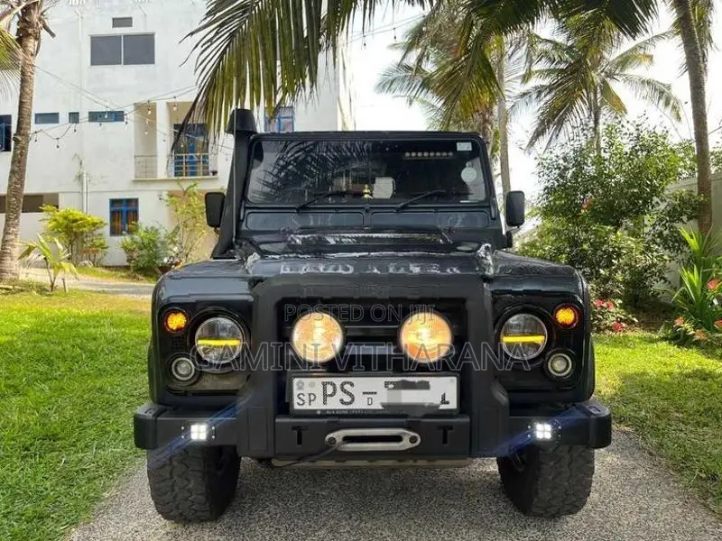 Land Rover Defender 2010