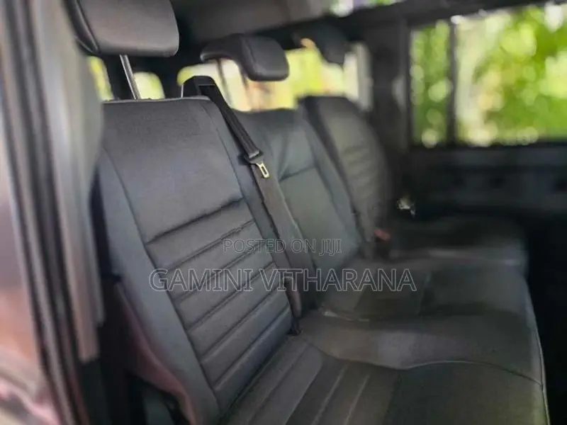 Land Rover Defender 2010
