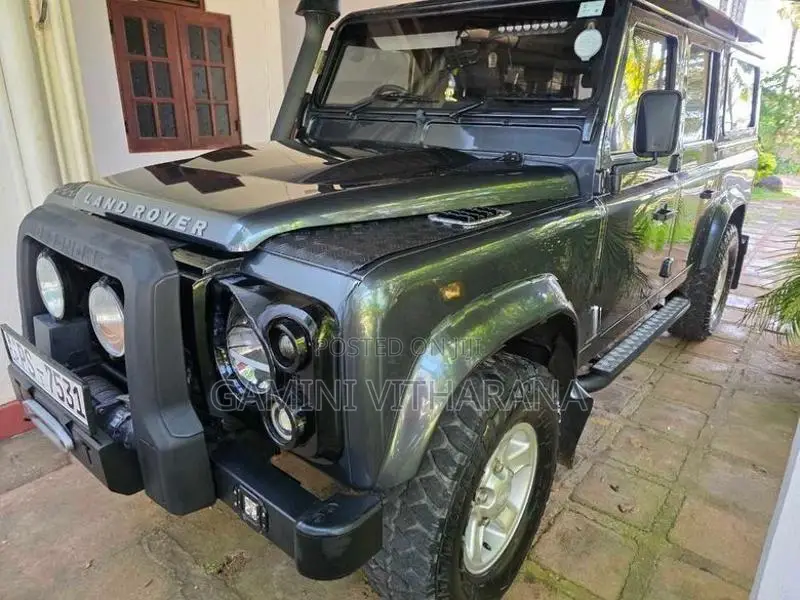 Land Rover Defender 2010