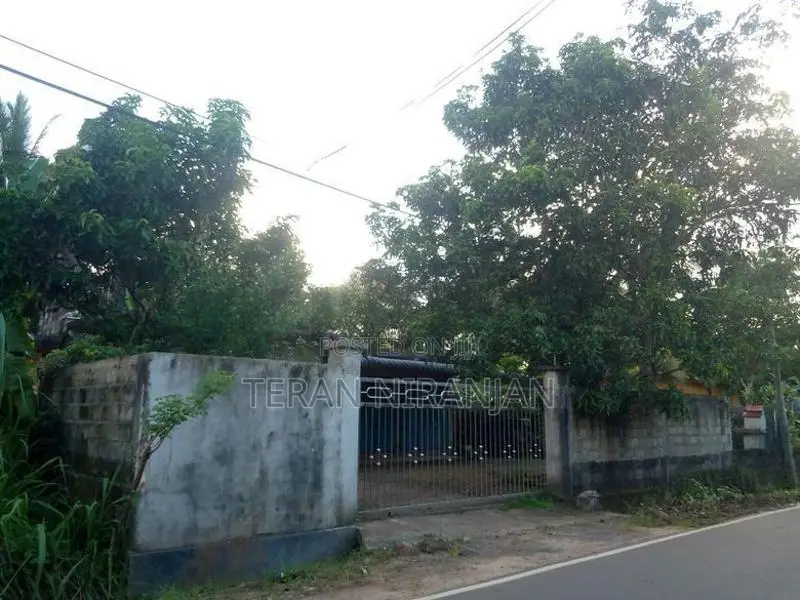 බටගොඩ, හොරණ-කළුතර පාරේ පිහිටි පර්චස් 20 ක ඉඩම