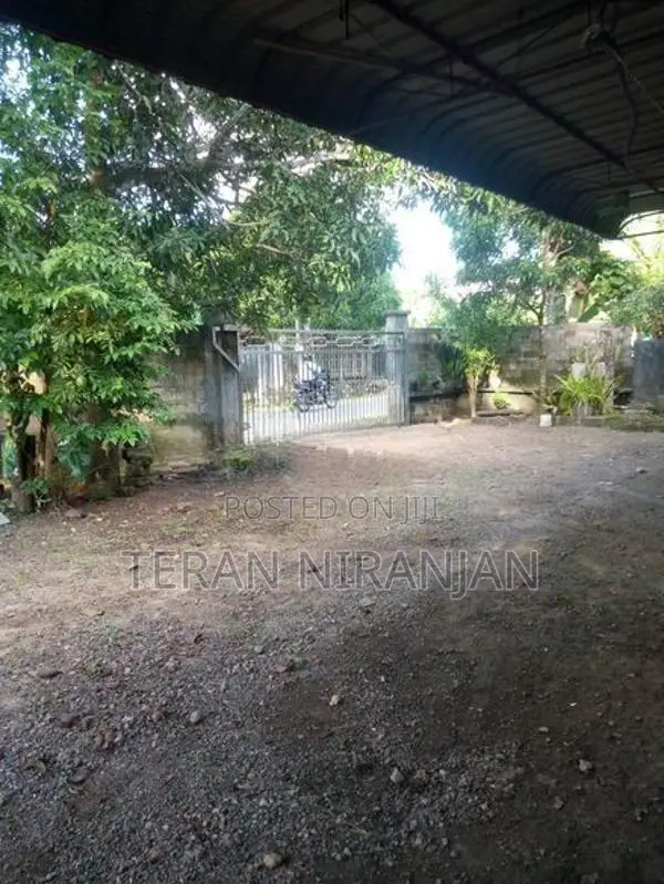 බටගොඩ, හොරණ-කළුතර පාරේ පිහිටි පර්චස් 20 ක ඉඩම