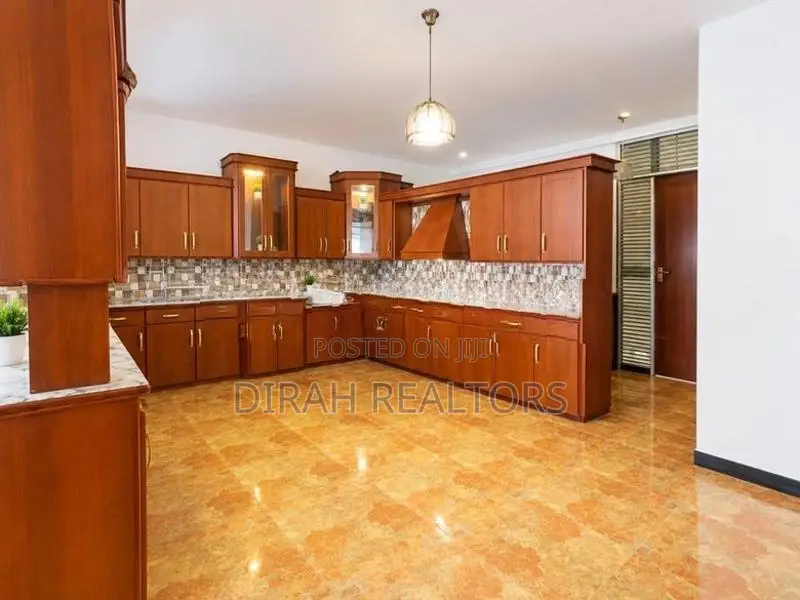 4BR House with Pool for Sale | Battaramulla (DS-024)