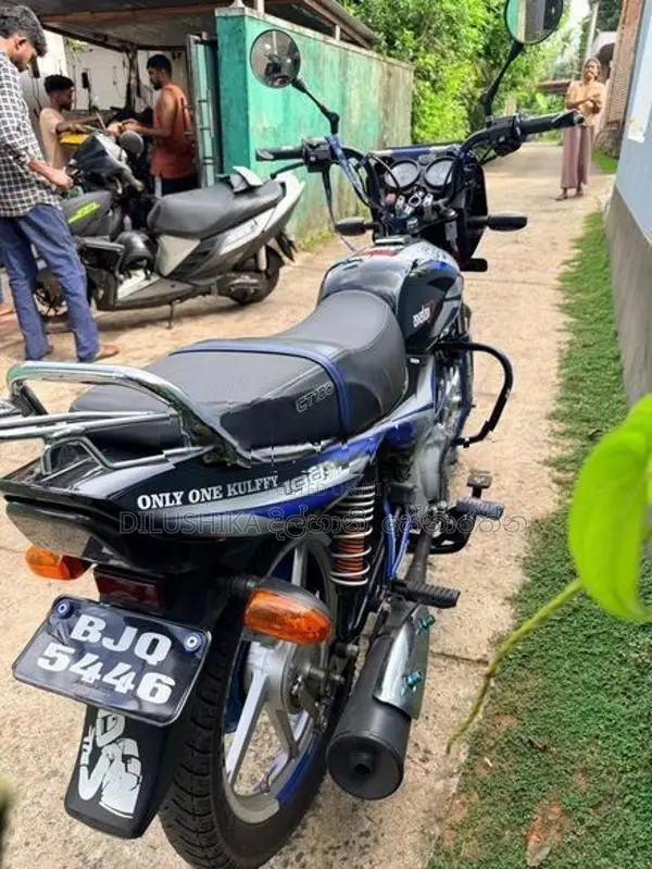 Bajaj CT100 2025
