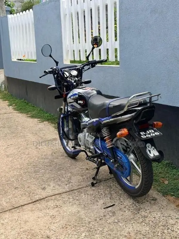 Bajaj CT100 2025