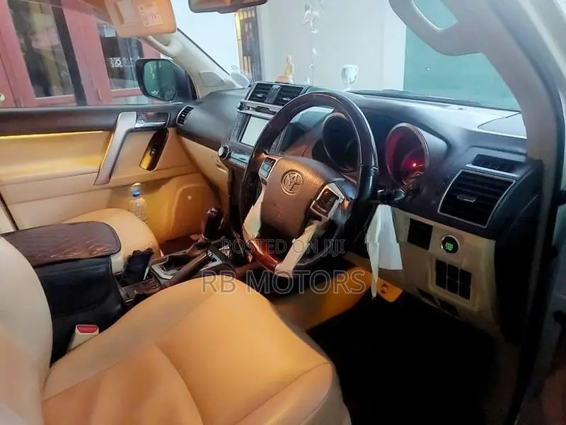 Toyota Land Cruiser Prado TX 150 2014