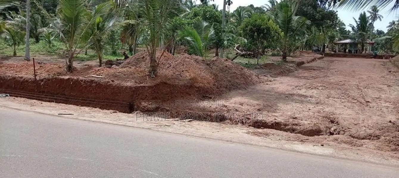 හික්කඩුව ගෝනපිනුවල මාජුවාන හන්දියෙන් අගනා බිම් කොටස්