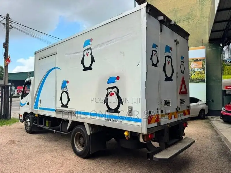 Hino Dutro Freezer 14.5FT 6Stud 2008