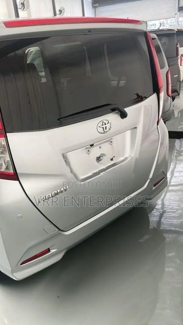 Toyota Roomy 2023