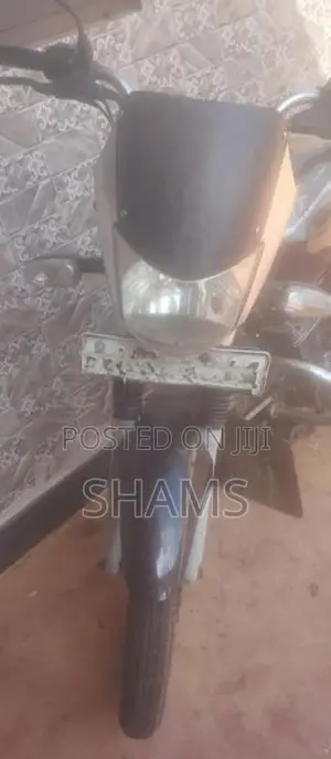 Bajaj CT100 2016