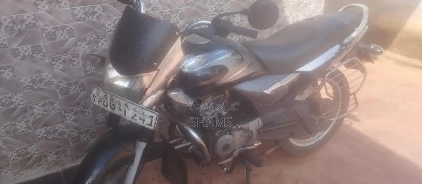 Bajaj CT100 2016