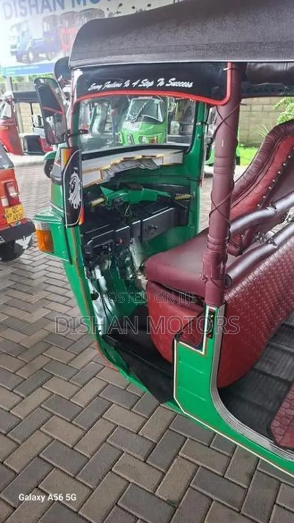 Bajaj RE 2010