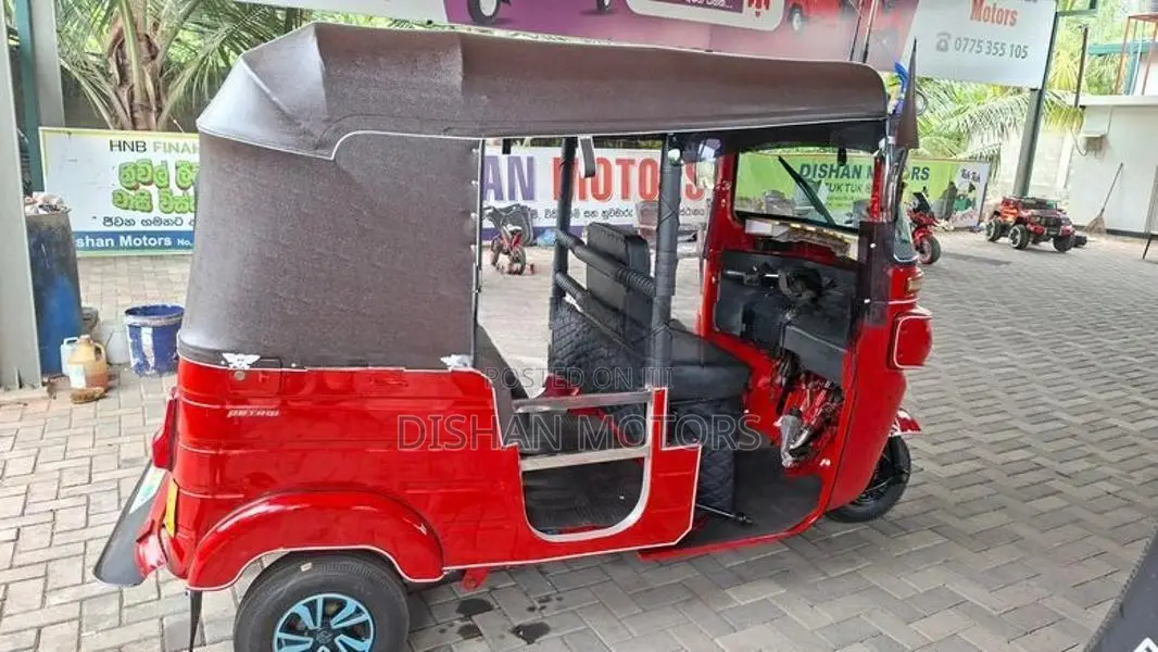 Bajaj RE 2015