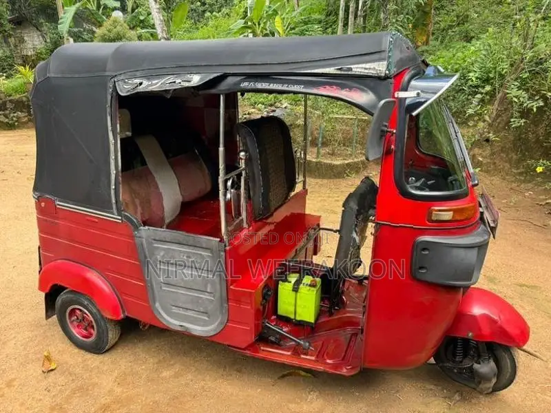 Bajaj RE 2015