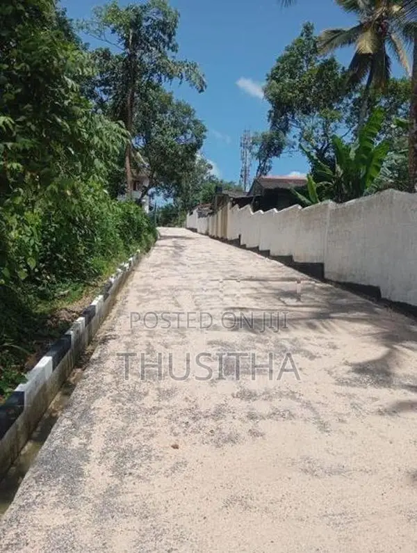 Yakkala නගරයෙන් හොදම ඉඩමක්