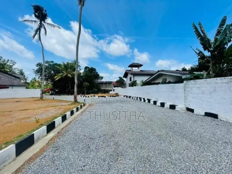 Yakkala නගරයෙන් හොදම ඉඩමක්