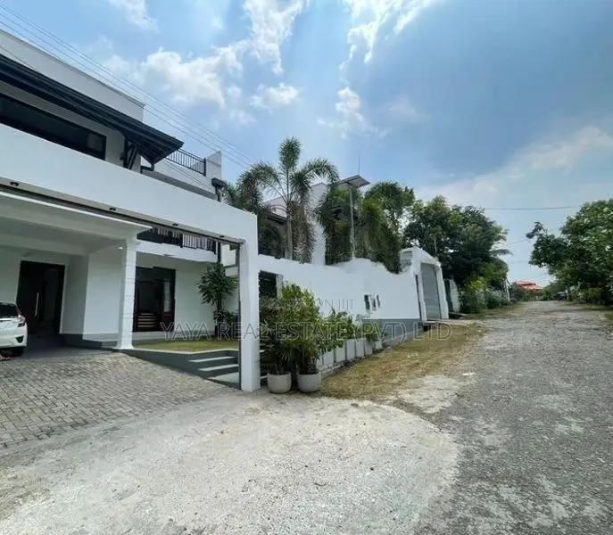 Luxury House for Sale in Athurugiriya