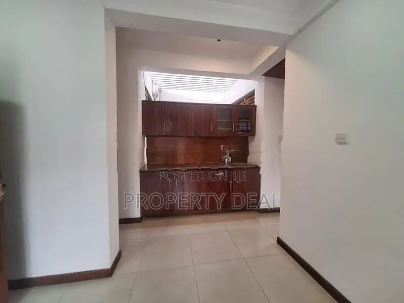 4 BR House For Sale in Nawala - PDH253