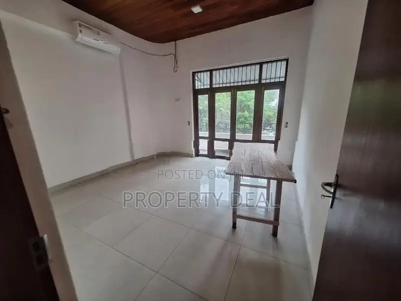 4 BR House For Sale in Nawala - PDH253