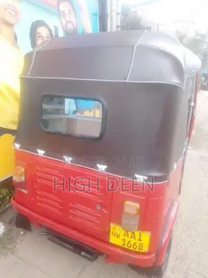 Bajaj RE 2018