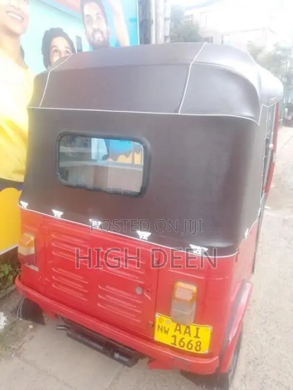 Bajaj RE 2018
