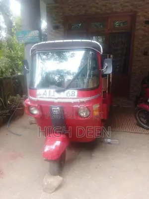 Bajaj RE 2018