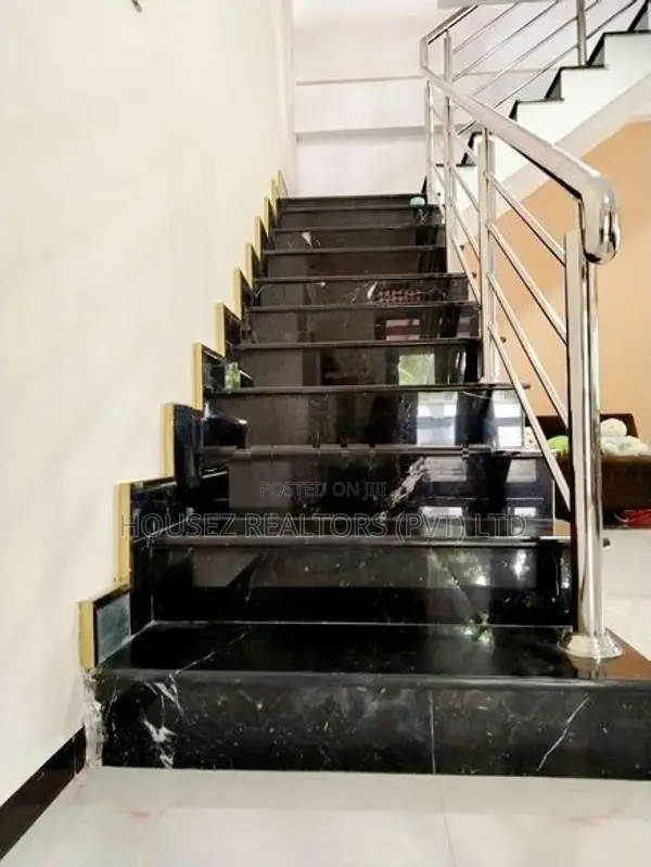 Modern Luxury 4-Bedroom House For Sale – Bandaragama