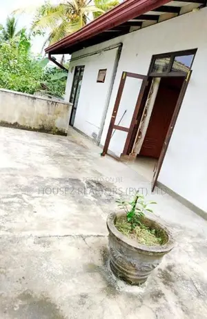 Modern Luxury 4-Bedroom House For Sale – Bandaragama