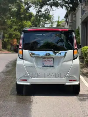 Toyota Roomy Custom G 2023