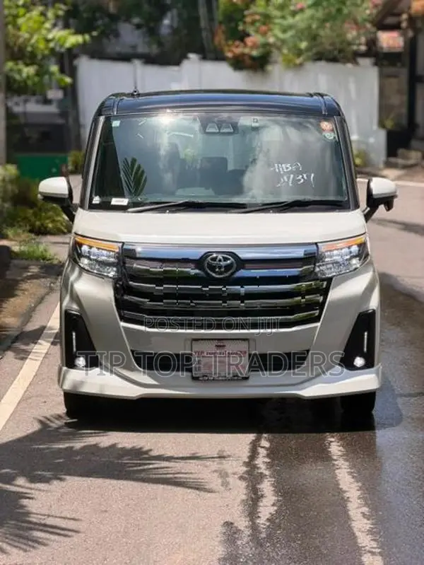 Toyota Roomy Custom G 2023