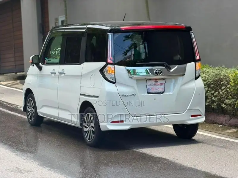Toyota Roomy Custom G 2023