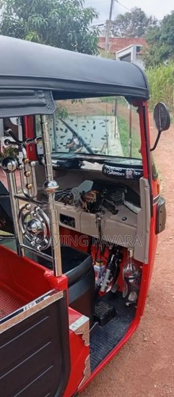 Bajaj RE 2025