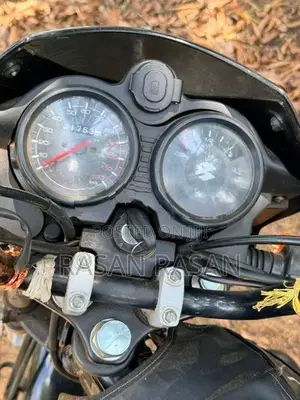 Bajaj CT100 2023