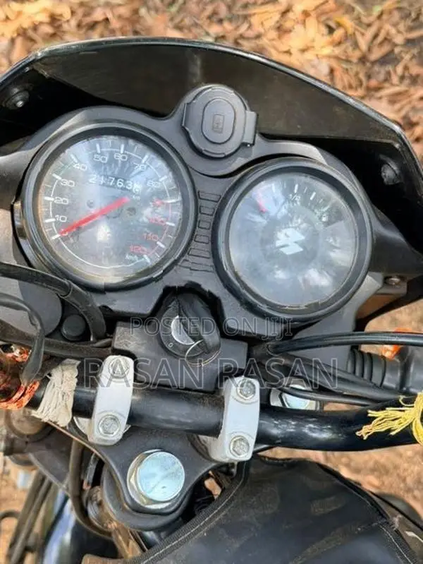 Bajaj CT100 2023