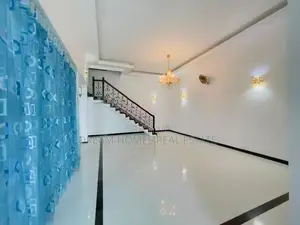 4 Br Luxury House with Pool Sale – Battaramulla