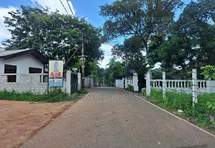 A Good Residential Well Shaped Land for Sale in Kirillawala, Kadawatha