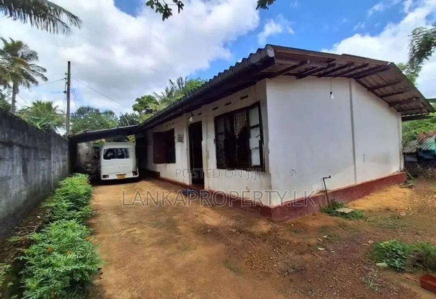 A Good Residential Well Shaped Land for Sale in Kirillawala, Kadawatha
