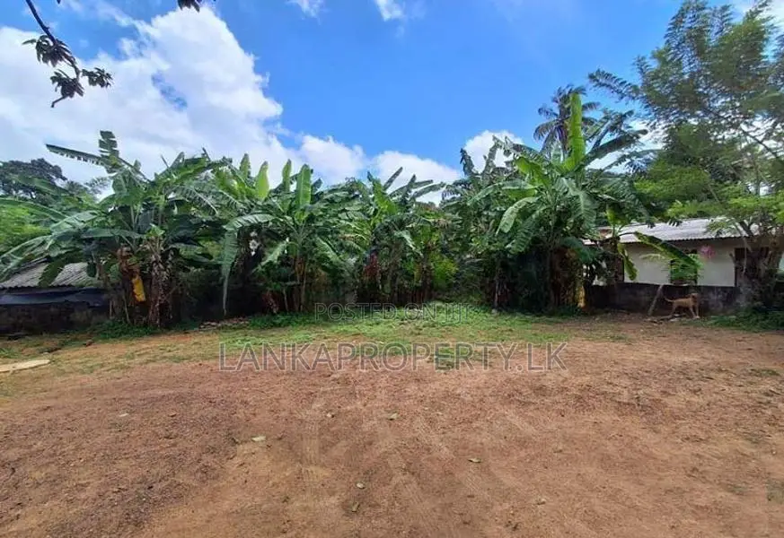 A Good Residential Well Shaped Land for Sale in Kirillawala, Kadawatha