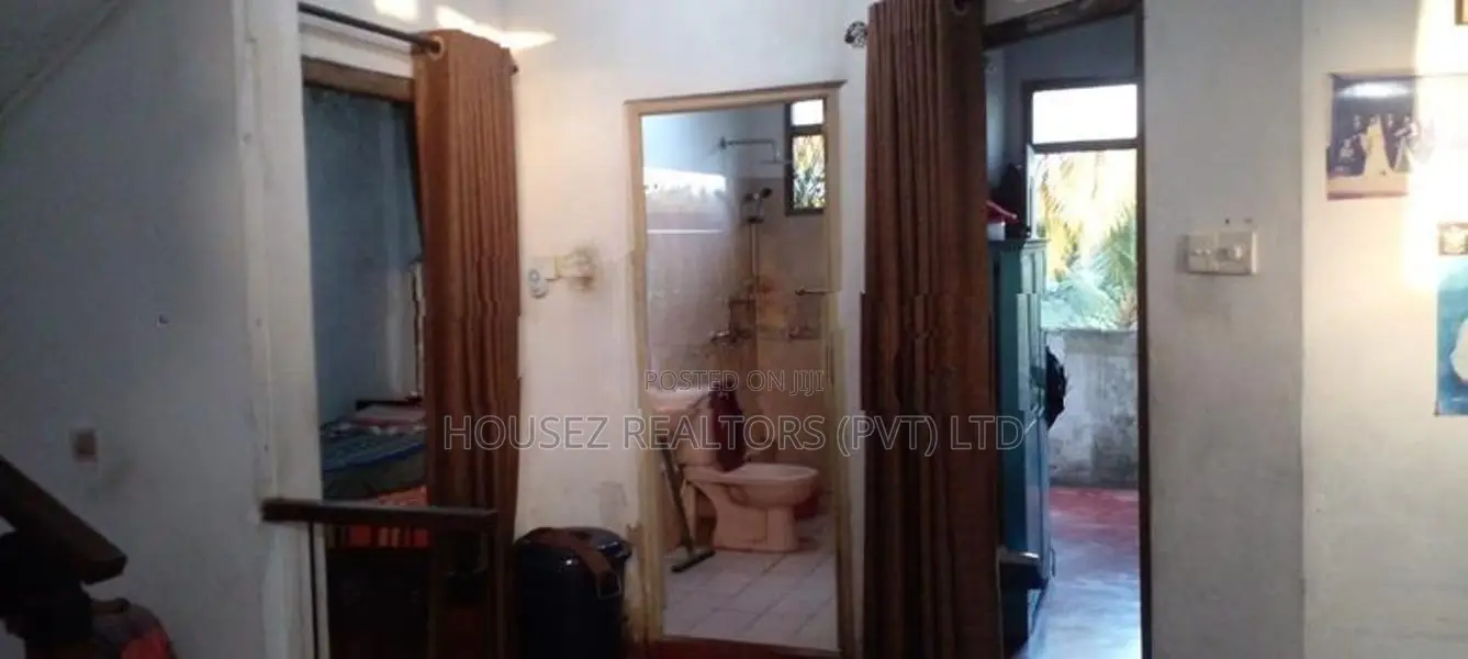 Two-Storey Family House for Sale in Honnanthara, Kesbewa