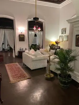 Traditional 2 Story Walawwa Type House For Sale In Colombo 7 - CH1833