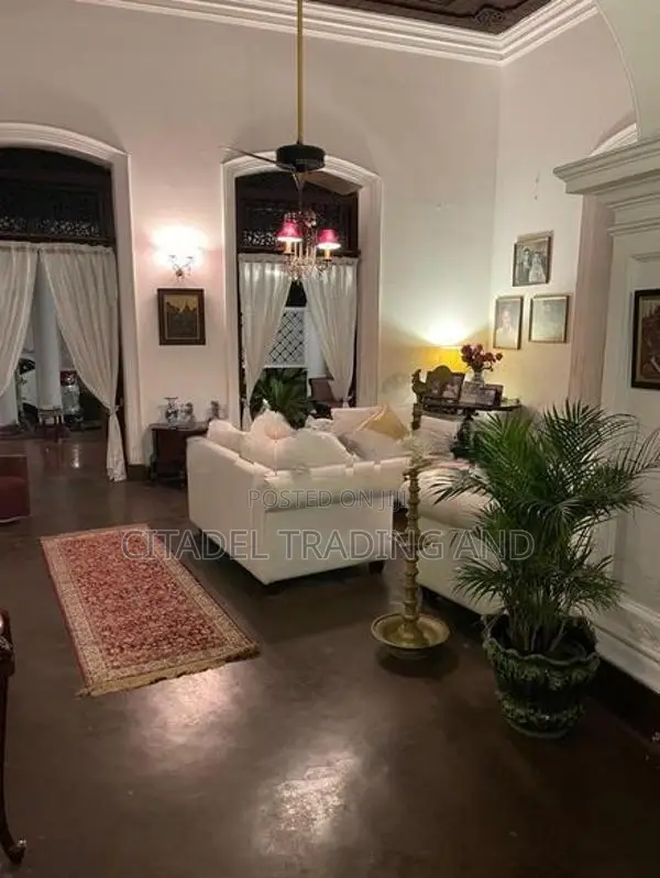Traditional 2 Story Walawwa Type House For Sale In Colombo 7 - CH1833