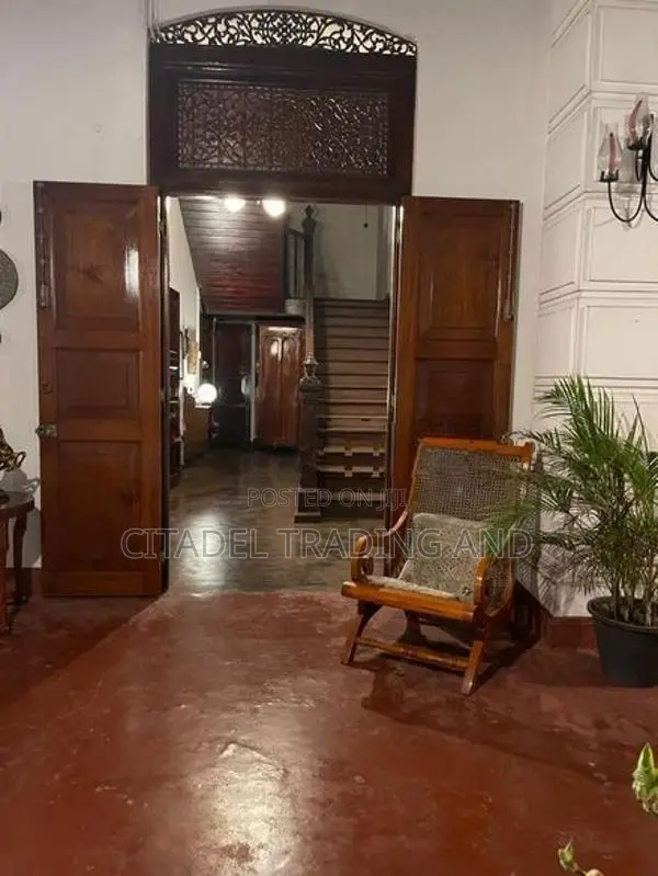 Traditional 2 Story Walawwa Type House For Sale In Colombo 7 - CH1833