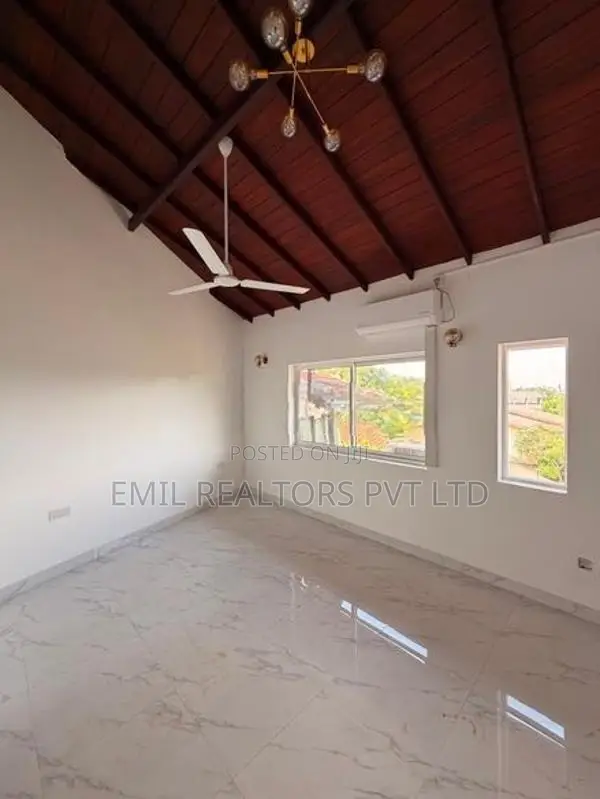 Spacious 6 Bedroom Three-Storey House for Rent at Papiliyana (EM228RN)