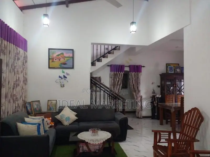 4 Bedroom Two-Storey House for Sale - Pinnawala, Rambukkana (EM1177)