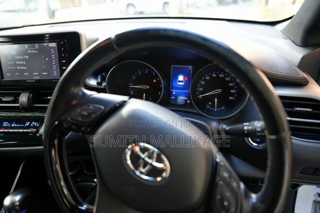Toyota CHR 2017 SUV (Used)